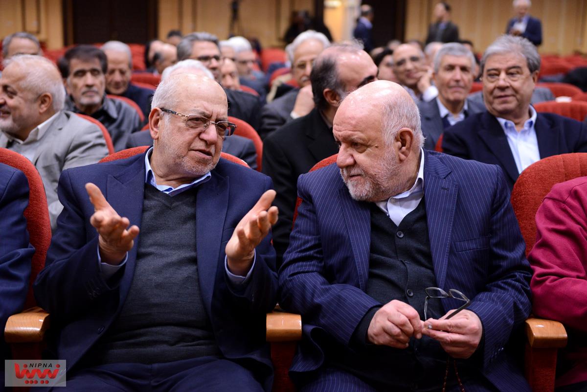 آیین بزرگداشت محمدرضا نعمت زاده به همت اتحادیه صادرکنندگان فرآورده های نفت، گاز و پتروشیمی برگزار شد 44