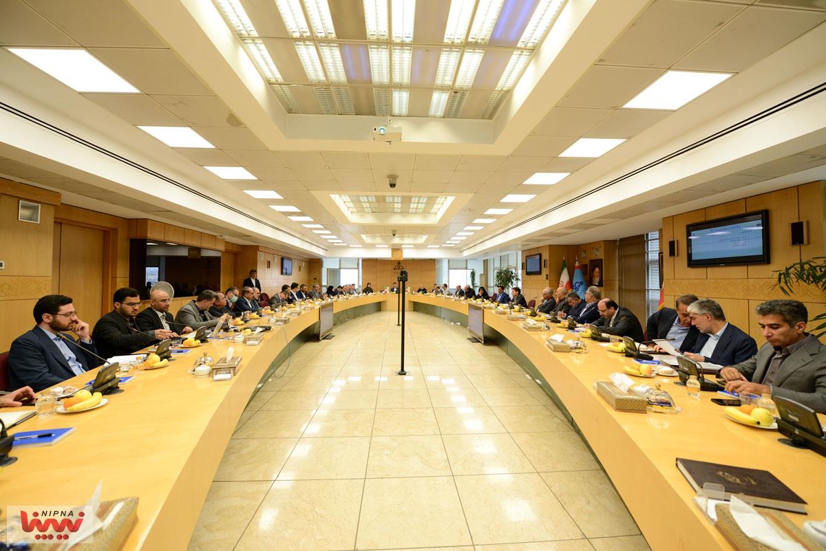 نشست مدیرعامل شرکت ملی صنایع پتروشیمی با مدیران عامل و نمایندگان هلدینگ های پتروشیمی 44