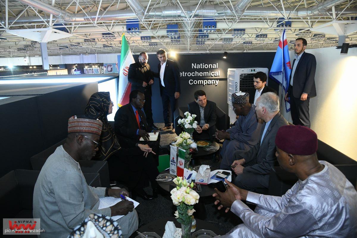 دیدار مدیرعامل شرکت ملی صنایع پتروشیمی با وزیر انرژی نیجر در حاشیه نمایشگاه ایران اکسپو 13