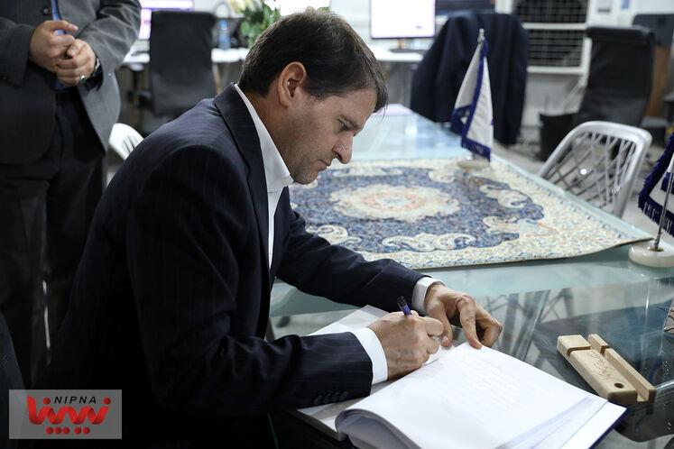 بازدید مدیرعامل شرکت ملی صنایع پتروشیمی از تحریریه رسانه های وزارت نفت 7