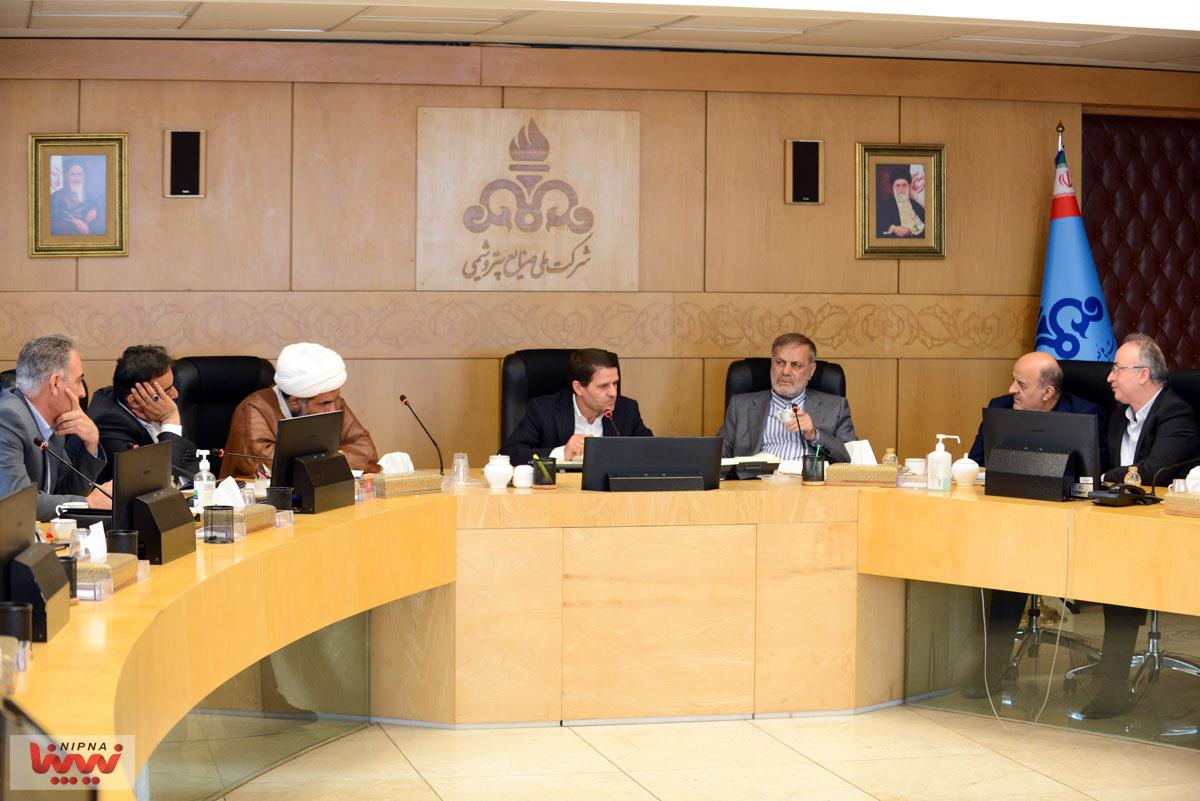 نشست هم اندیشی و ارزیابی عملکرد پروژه های مسئولیت اجتماعی شرکت های منطقه ویژه اقتصادی پتروشیمی 4