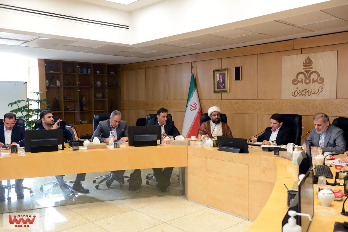 نشست هم اندیشی و ارزیابی عملکرد پروژه های مسئولیت اجتماعی شرکت های منطقه ویژه اقتصادی پتروشیمی 9