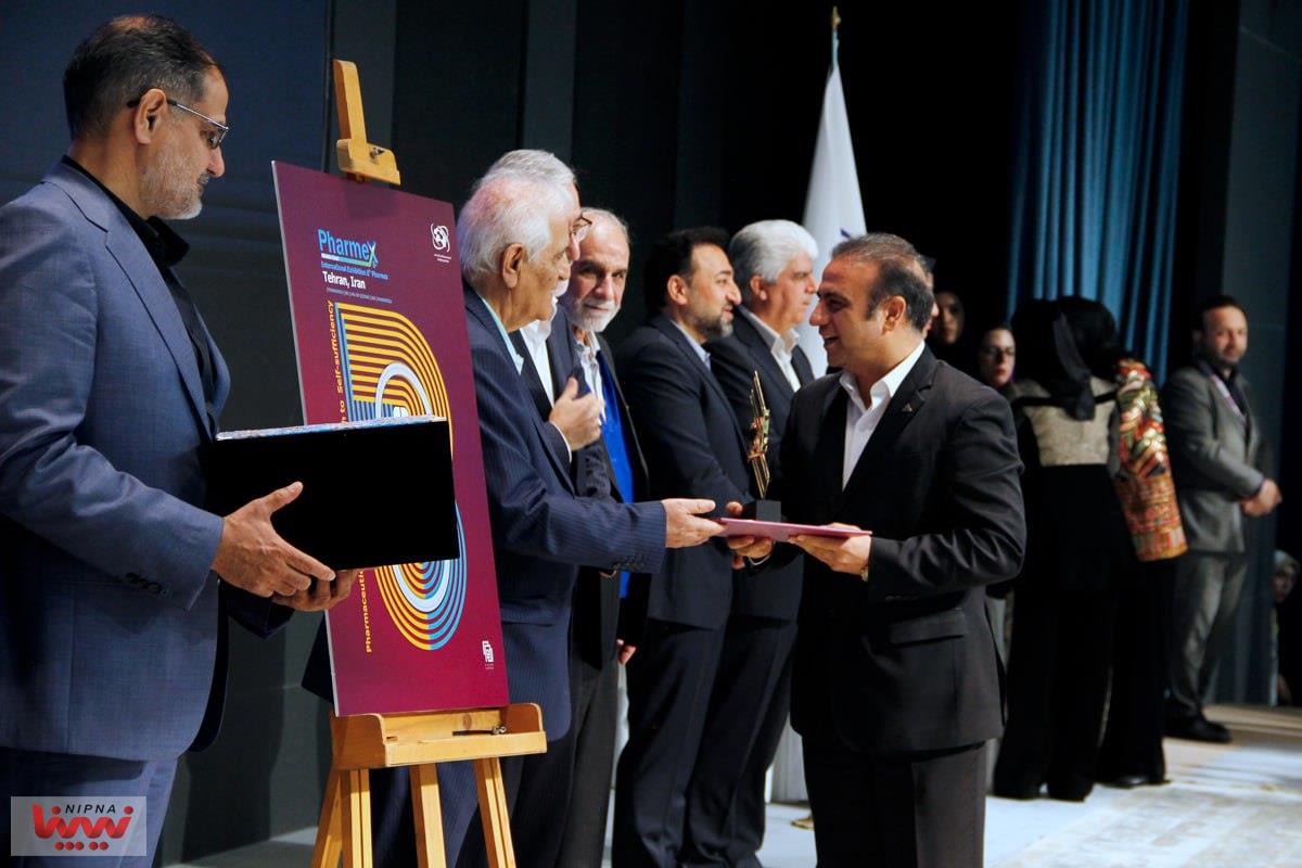 تقدیر از شرکت ملی صنایع پتروشیمی در هفتمین دوره نمایشگاه فارمکس  10