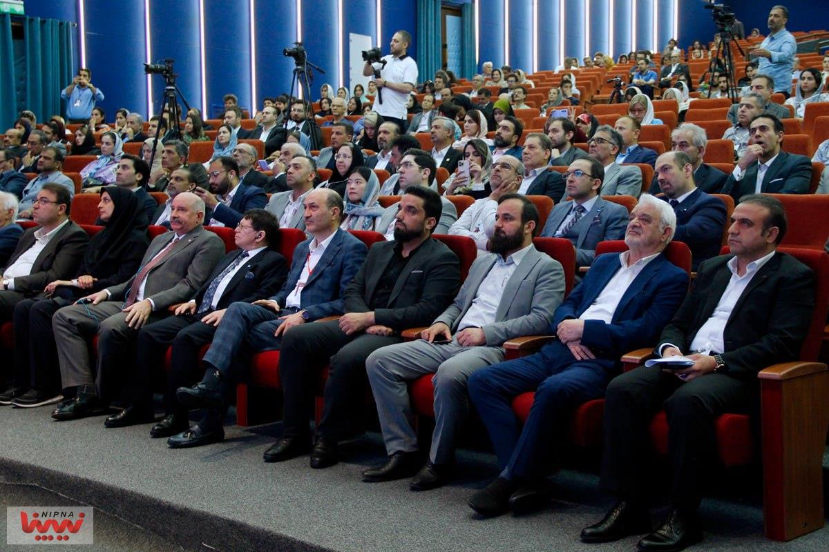 تقدیر از شرکت ملی صنایع پتروشیمی در هفتمین دوره نمایشگاه فارمکس  12