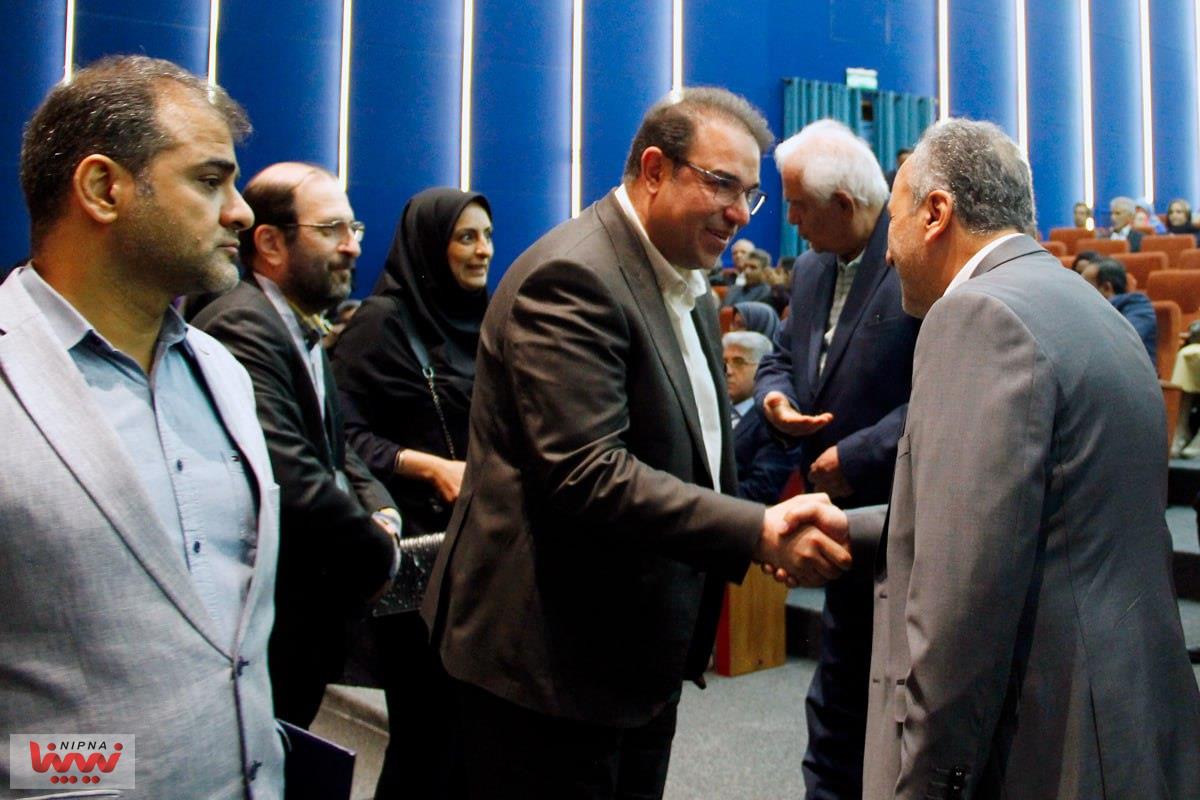 تقدیر از شرکت ملی صنایع پتروشیمی در هفتمین دوره نمایشگاه فارمکس  16