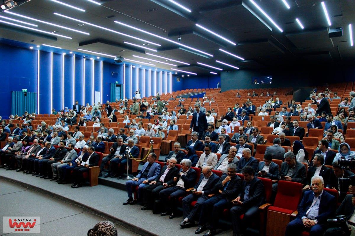 تقدیر از شرکت ملی صنایع پتروشیمی در هفتمین دوره نمایشگاه فارمکس  18