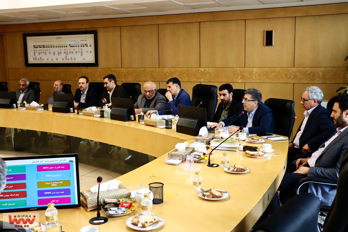 جلسه اعضای هیئت مدیره شرکت پژوهش فناوری پتروشیمی با معاون وزیر نفت و مدیرعامل شرکت ملی صنایع پتروشیمی 7