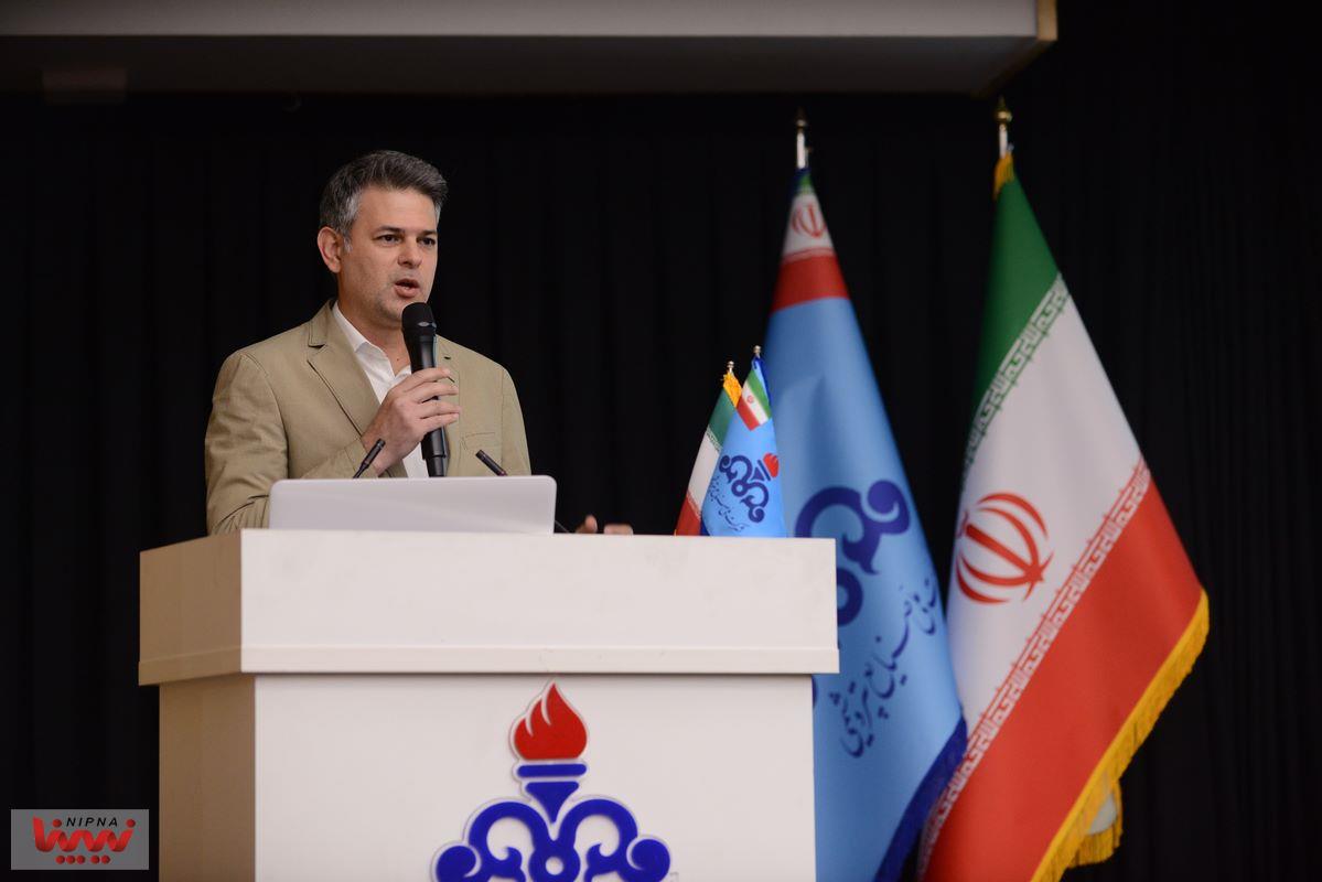 نشست هم اندیشی پژوهشگران ، فناوران و متخصصان ساخت داخل صنعت پتروشیمی 7