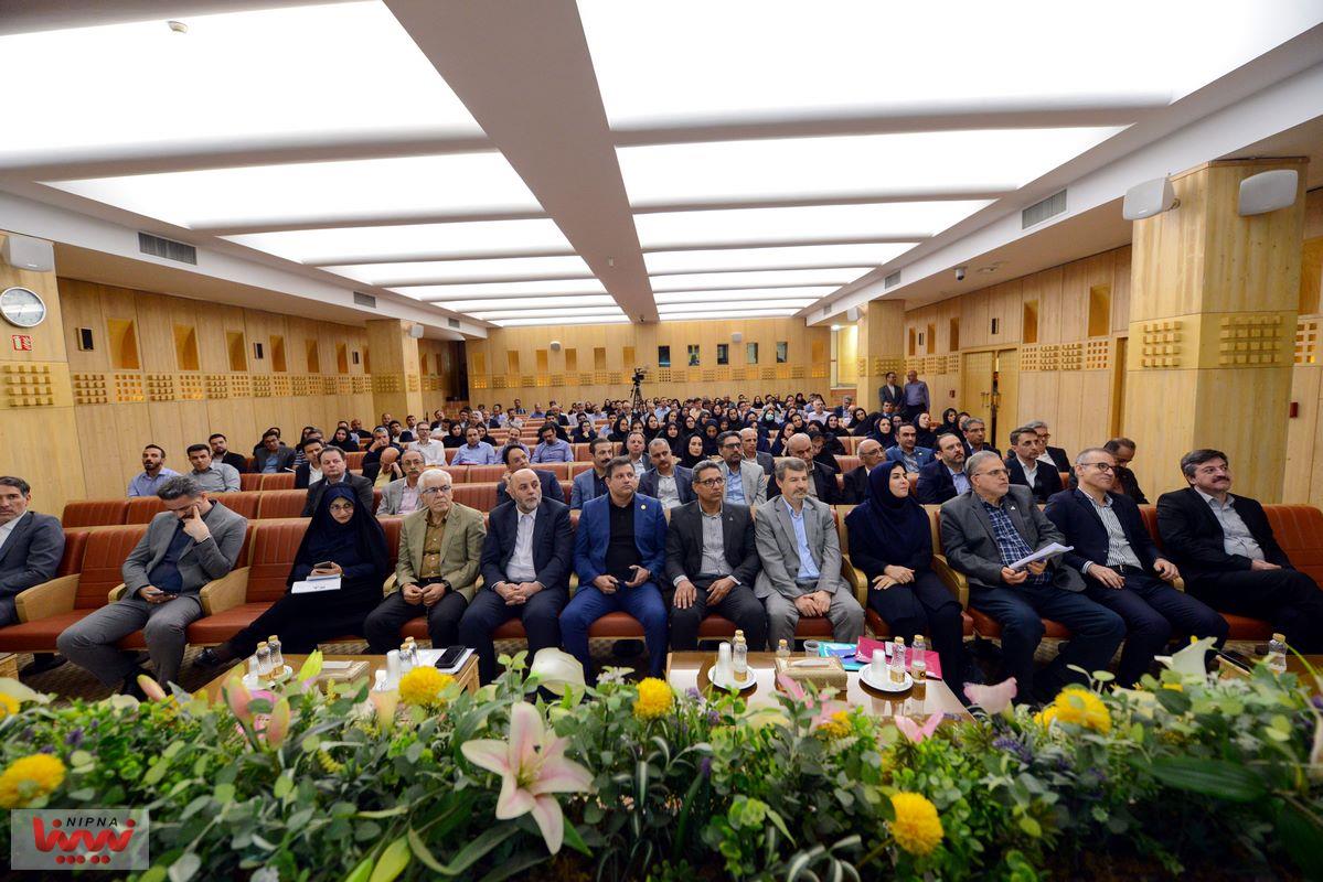 نشست هم اندیشی پژوهشگران ، فناوران و متخصصان ساخت داخل صنعت پتروشیمی 8