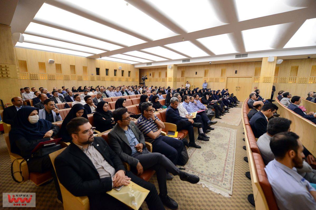 نشست هم اندیشی پژوهشگران ، فناوران و متخصصان ساخت داخل صنعت پتروشیمی 19