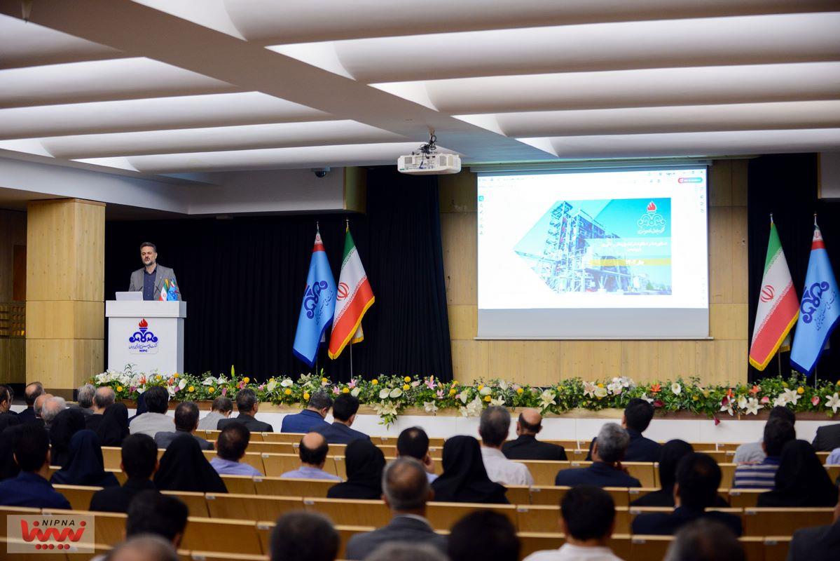 نشست هم اندیشی پژوهشگران ، فناوران و متخصصان ساخت داخل صنعت پتروشیمی 21