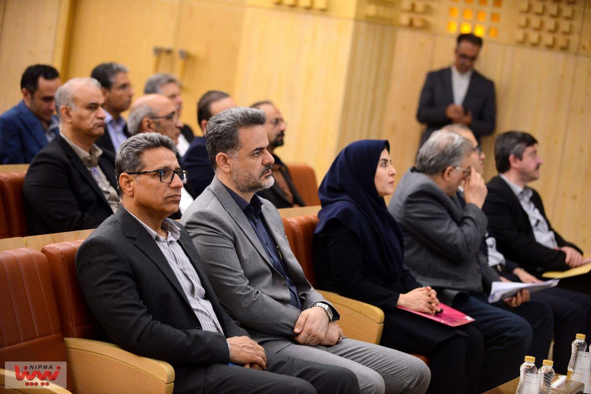 نشست هم اندیشی پژوهشگران ، فناوران و متخصصان ساخت داخل صنعت پتروشیمی 23