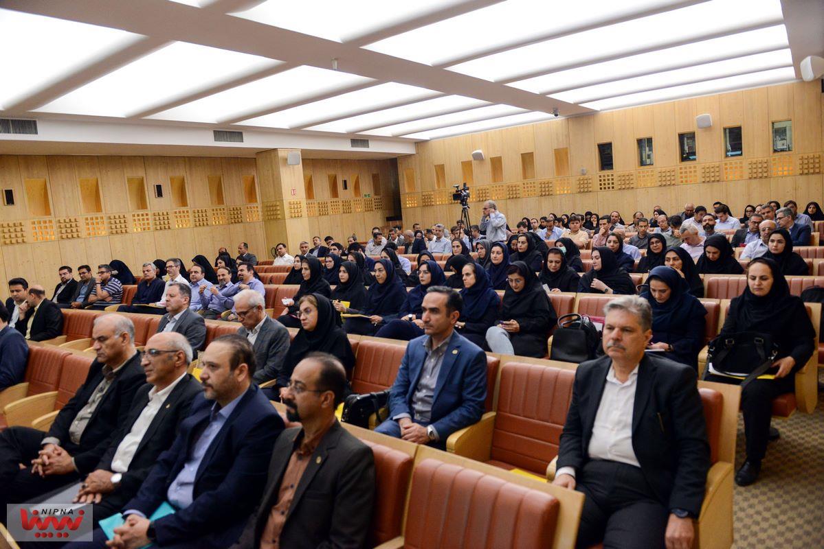 نشست هم اندیشی پژوهشگران ، فناوران و متخصصان ساخت داخل صنعت پتروشیمی 26