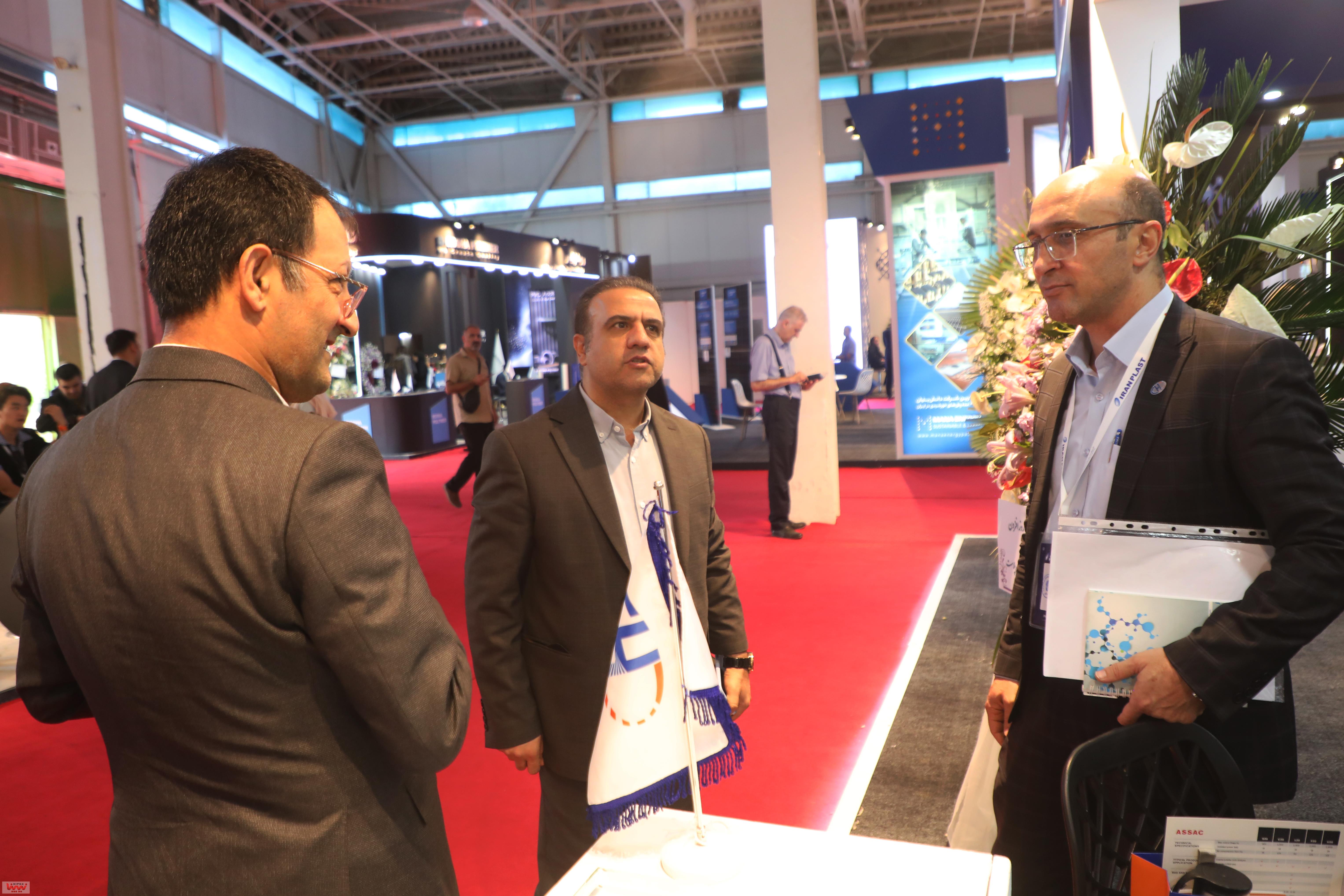 بازدید مدیر توسعه صنایع پایین دستی در چهارمین روز از نوزدهمین نمایشگاه بین المللی ایران پلاست 21