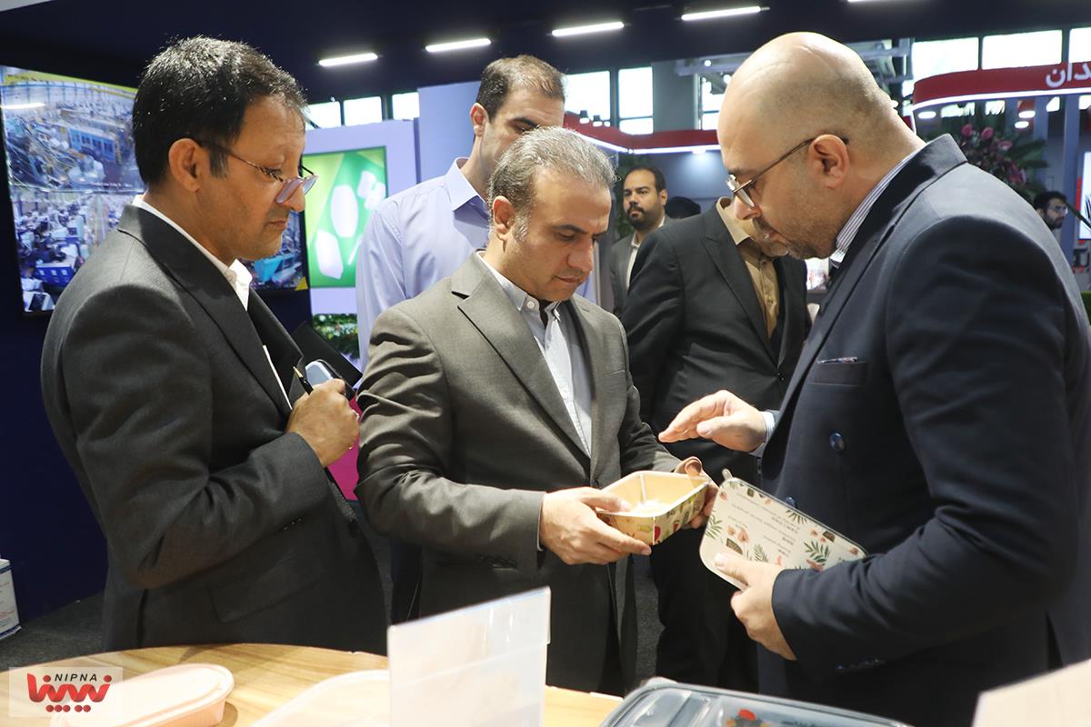 بازدید مدیر توسعه صنایع پایین دستی در چهارمین روز از نوزدهمین نمایشگاه بین المللی ایران پلاست 10