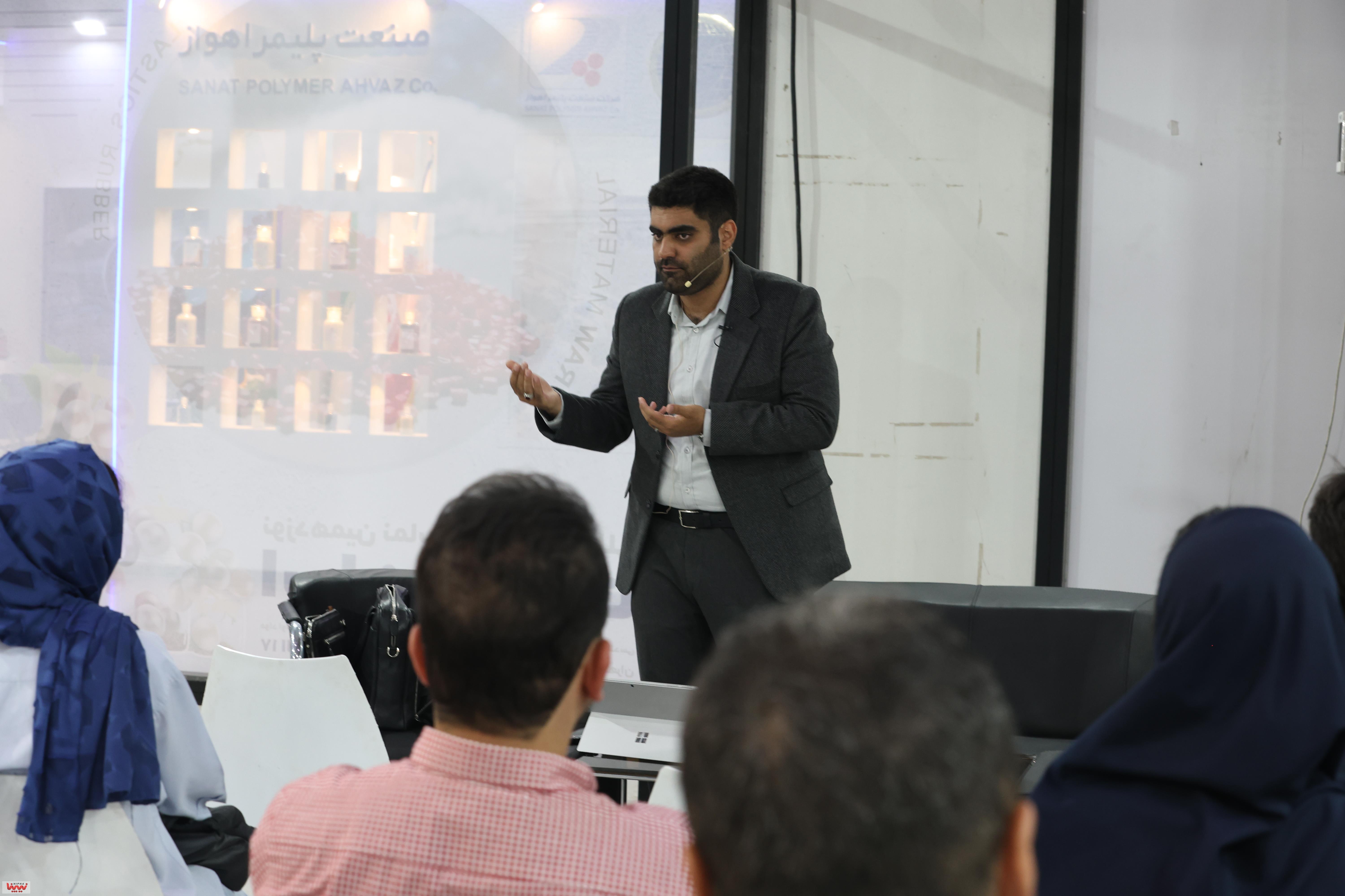 سالن شماره 5 و 6 در اولین روز از نوزدهمین نمایشگاه بین المللی ایران پلاست 37