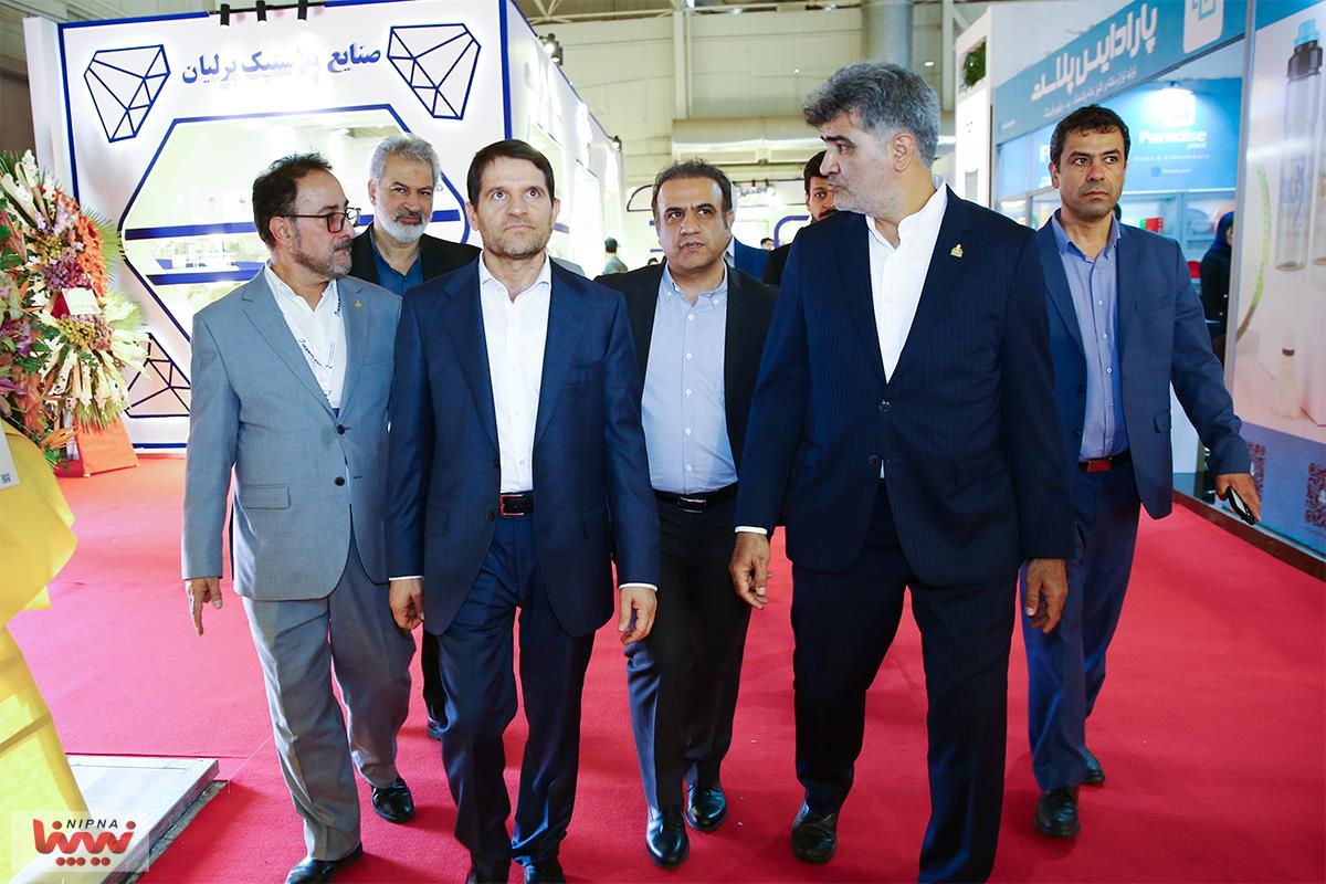 بازدید دکتر حسن عباس زاده معاون وزیر نفت و مدیرعامل شرکت ملی صنایع پتروشیمی در روز سوم از نوزدهمین نمایشگاه بین المللی ایران پلاست 26
