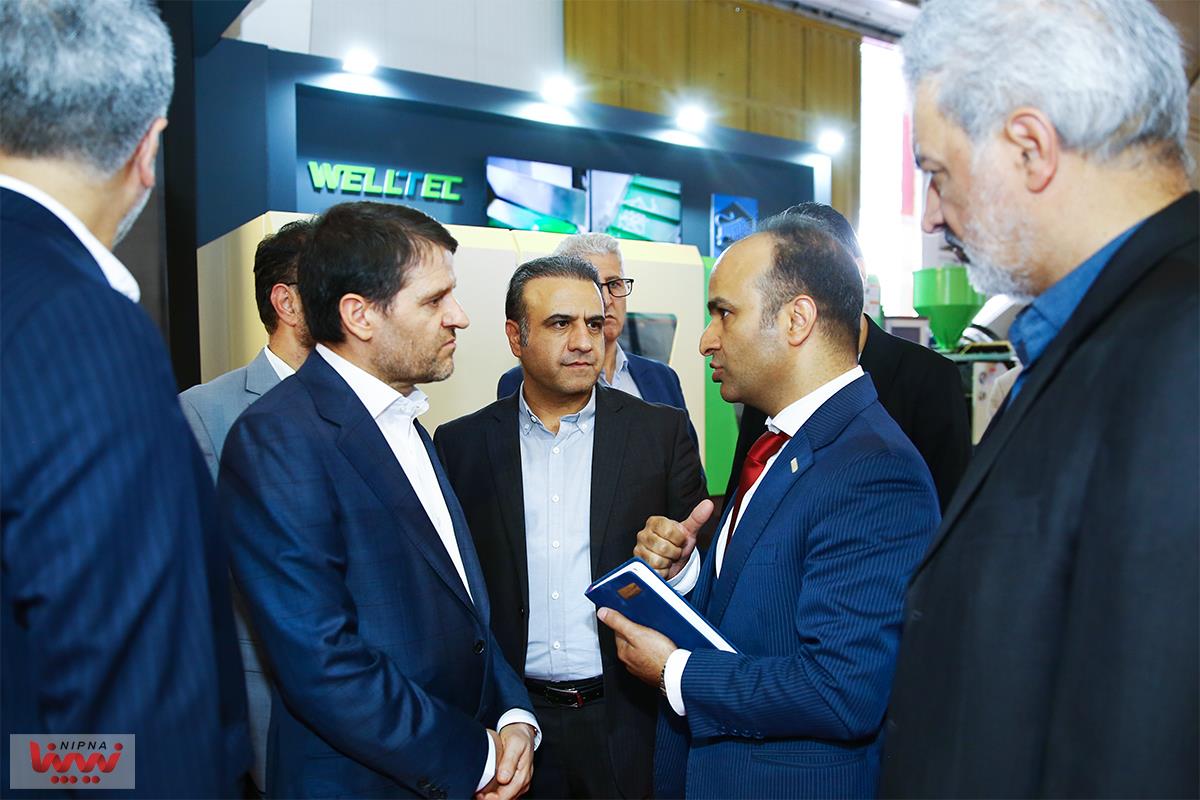 بازدید دکتر حسن عباس زاده معاون وزیر نفت و مدیرعامل شرکت ملی صنایع پتروشیمی در روز سوم از نوزدهمین نمایشگاه بین المللی ایران پلاست 21