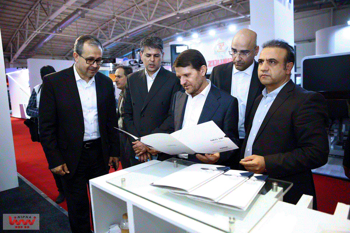 بازدید دکتر حسن عباس زاده معاون وزیر نفت و مدیرعامل شرکت ملی صنایع پتروشیمی در روز سوم از نوزدهمین نمایشگاه بین المللی ایران پلاست 17