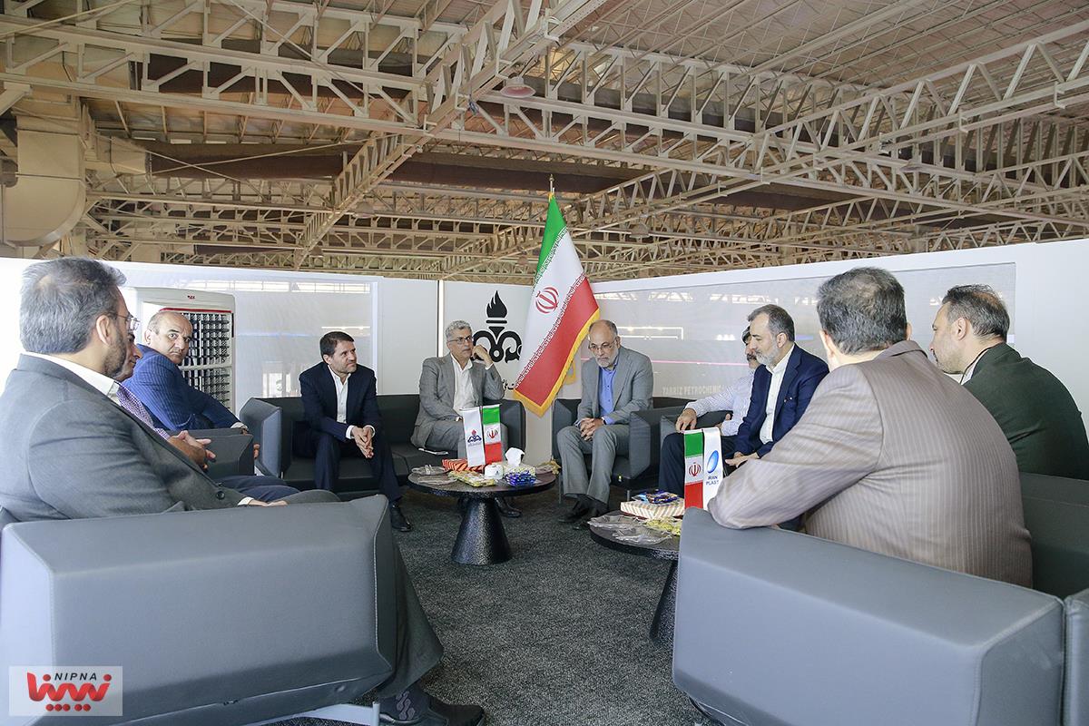 بازدید مدیرعامل شرکت ملی صنایع پتروشیمی از سالن 8 و 9 و غرفه NPC 22