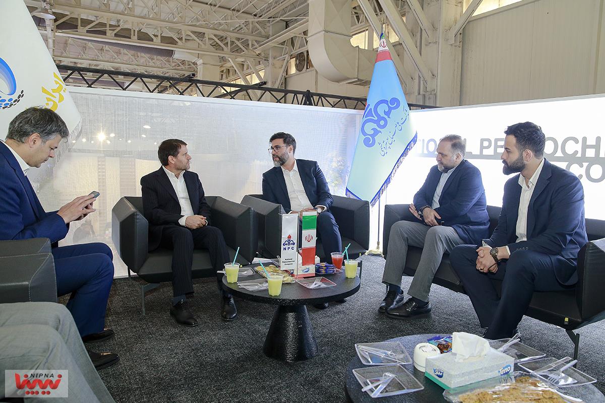 بازدید مدیرعامل شرکت ملی صنایع پتروشیمی از سالن 8 و 9 و غرفه NPC 19