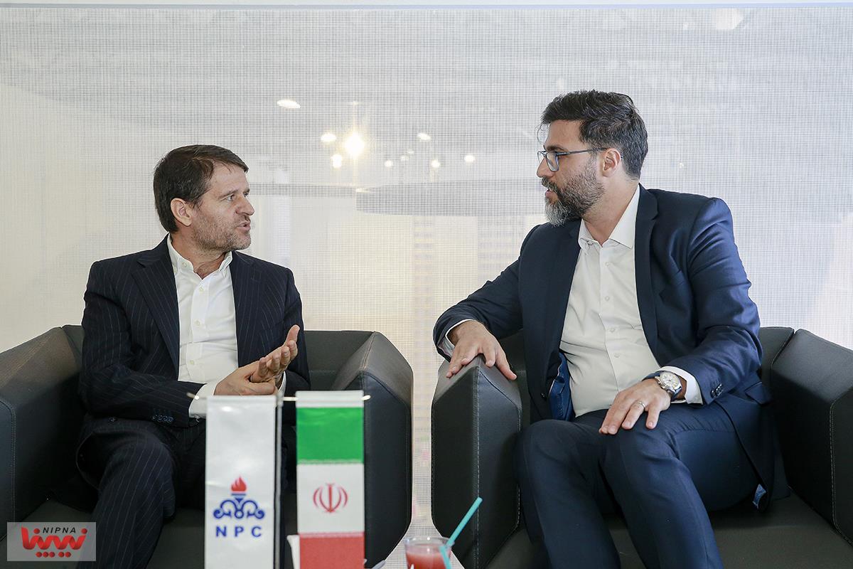 بازدید مدیرعامل شرکت ملی صنایع پتروشیمی از سالن 8 و 9 و غرفه NPC 18