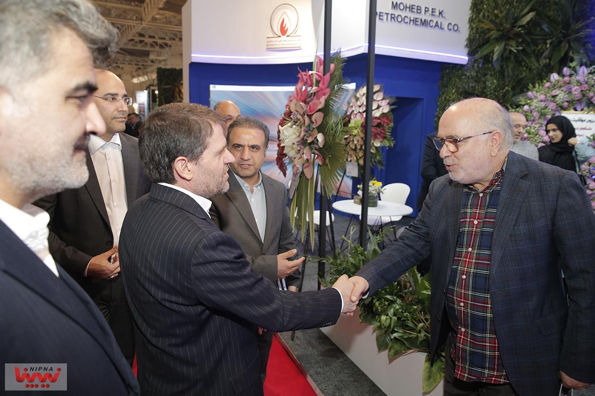 بازدید مدیرعامل شرکت ملی صنایع پتروشیمی از سالن 8 و 9 و غرفه NPC 8