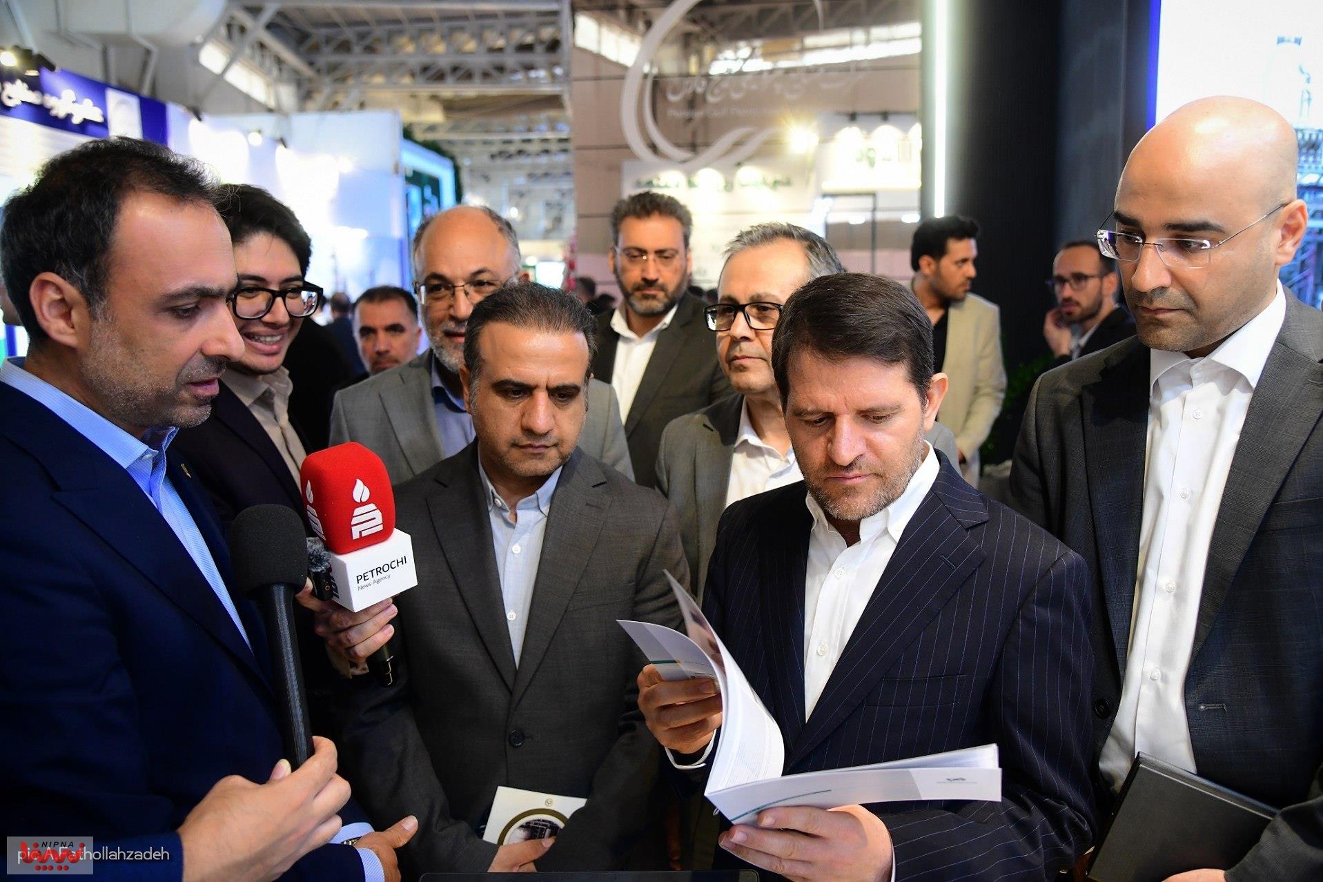 بازدید مدیرعامل شرکت ملی صنایع پتروشیمی از سالن 8 و 9 و غرفه NPC در نوزدهمین نمایشگاه بین المللی ایران پلاست_ بخش دوم 37