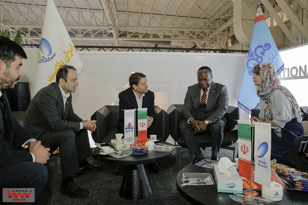 گزارش تصویری از سالن 8 و 9 در دومین روز از نوزدهمین نمایشگاه بین المللی ایران پلاست 50