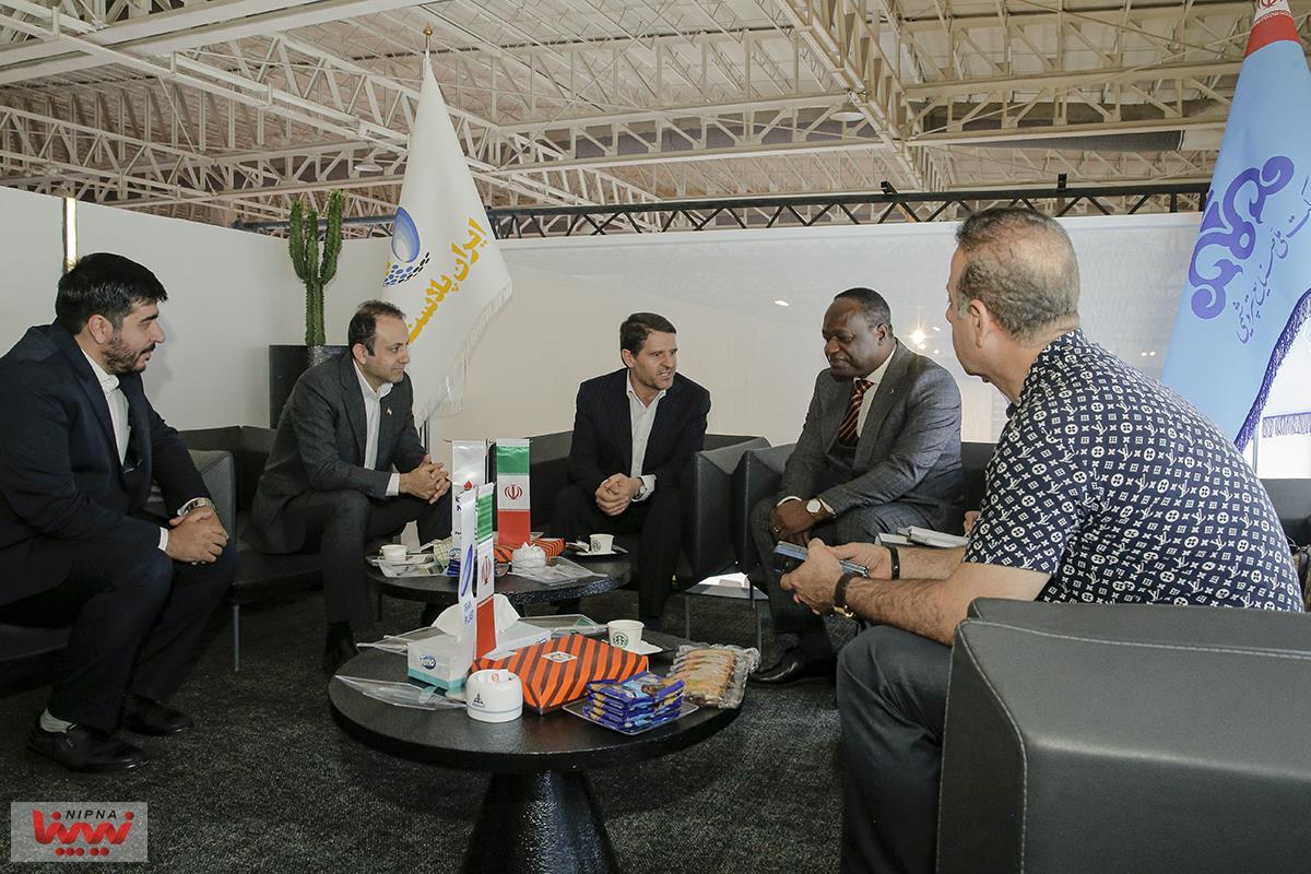 گزارش تصویری از سالن 8 و 9 در دومین روز از نوزدهمین نمایشگاه بین المللی ایران پلاست 49