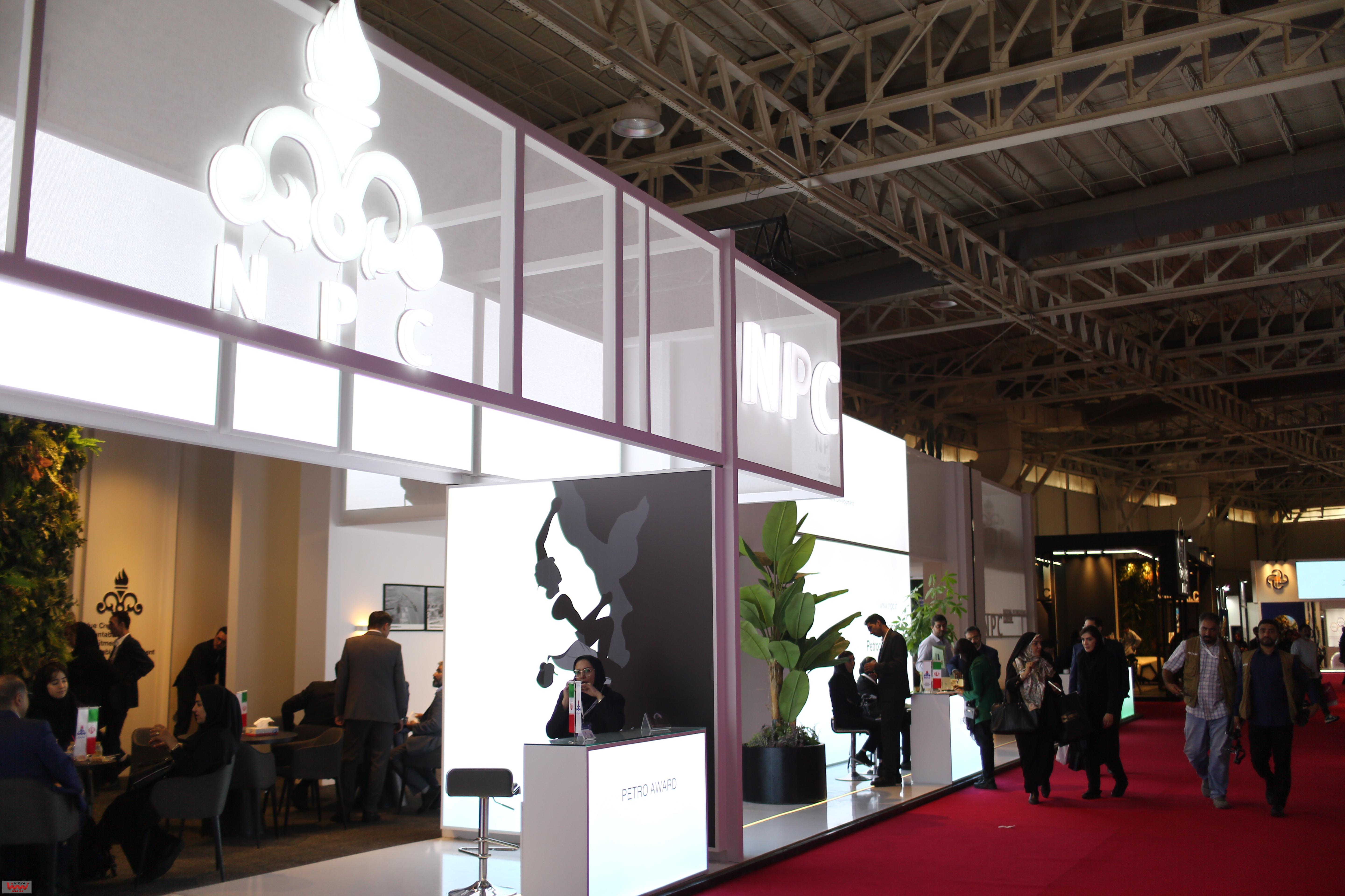 بازدید معاون وزیر نفت و مدیرعامل شرکت ملی صنایع پتروشیمی از سالن 8 و 9 و غرفه NPC 43