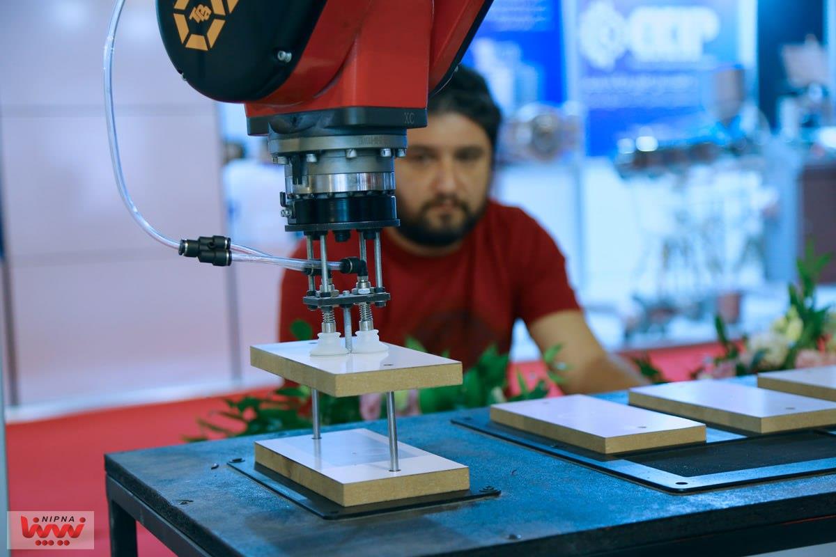 گزارش تصویری از سالن های 35 و 38 در اولین روز از نوزدهمین نمایشگاه بین المللی ایران پلاست 37