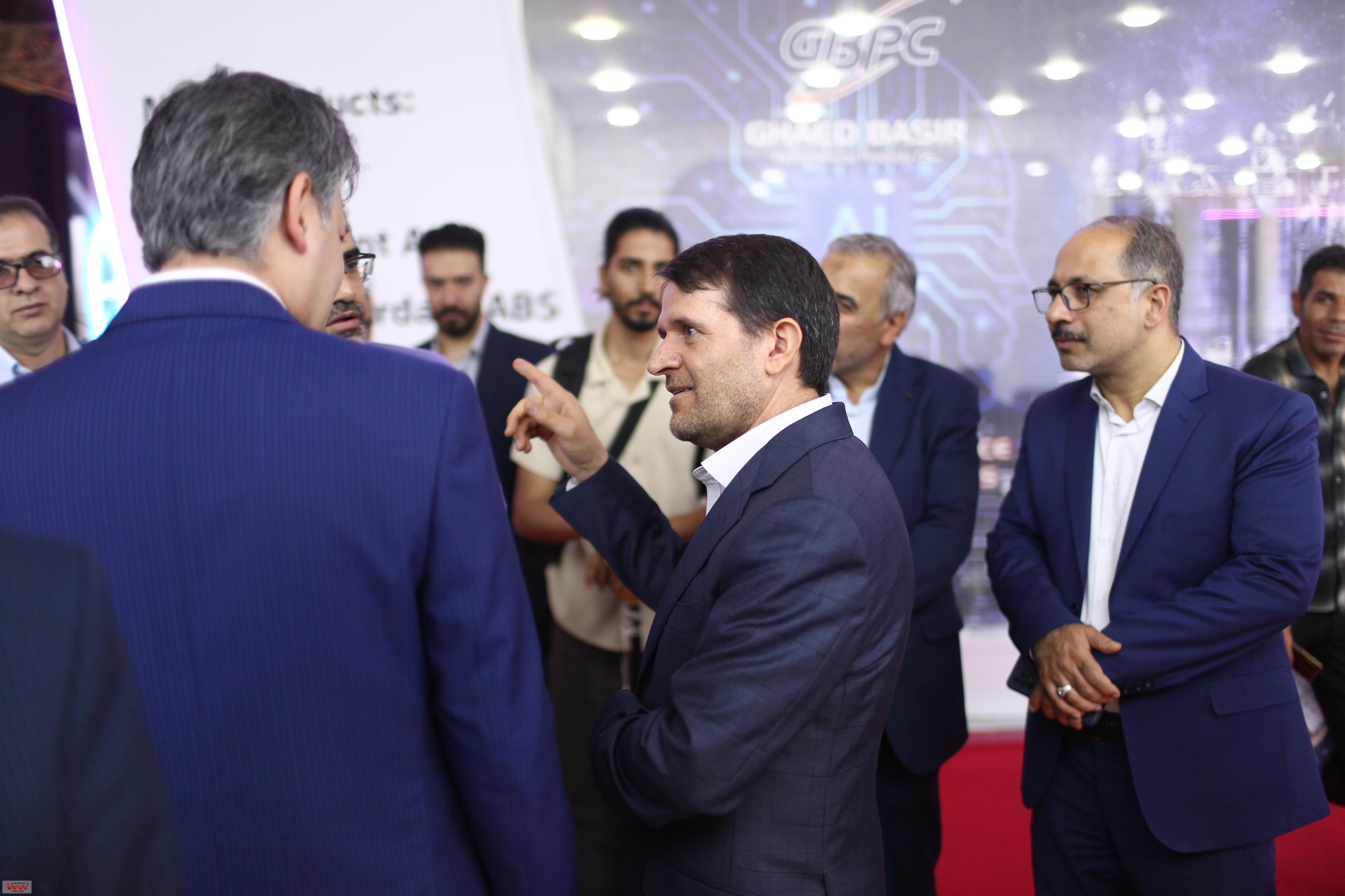 بازدید معاون وزیر نفت و مدیرعامل شرکت ملی صنایع پتروشیمی از سالن 8 و 9 و غرفه NPC 41