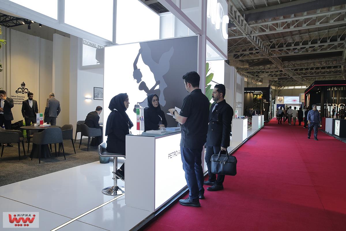 بازدید معاون وزیر نفت و مدیرعامل شرکت ملی صنایع پتروشیمی از سالن 8 و 9 و غرفه NPC 38