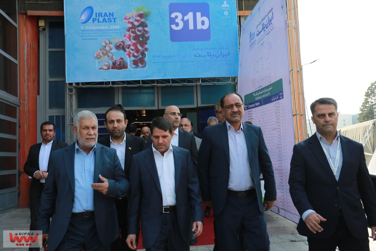 بازدید مدیرعامل شرکت ملی صنایع تروشیمی از سالن 31b  در اولین روز از نوزدهمین نمایشگاه بین المللی ایران پلاست 7