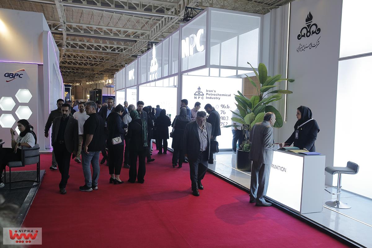 بازدید معاون وزیر نفت و مدیرعامل شرکت ملی صنایع پتروشیمی از سالن 8 و 9 و غرفه NPC 13