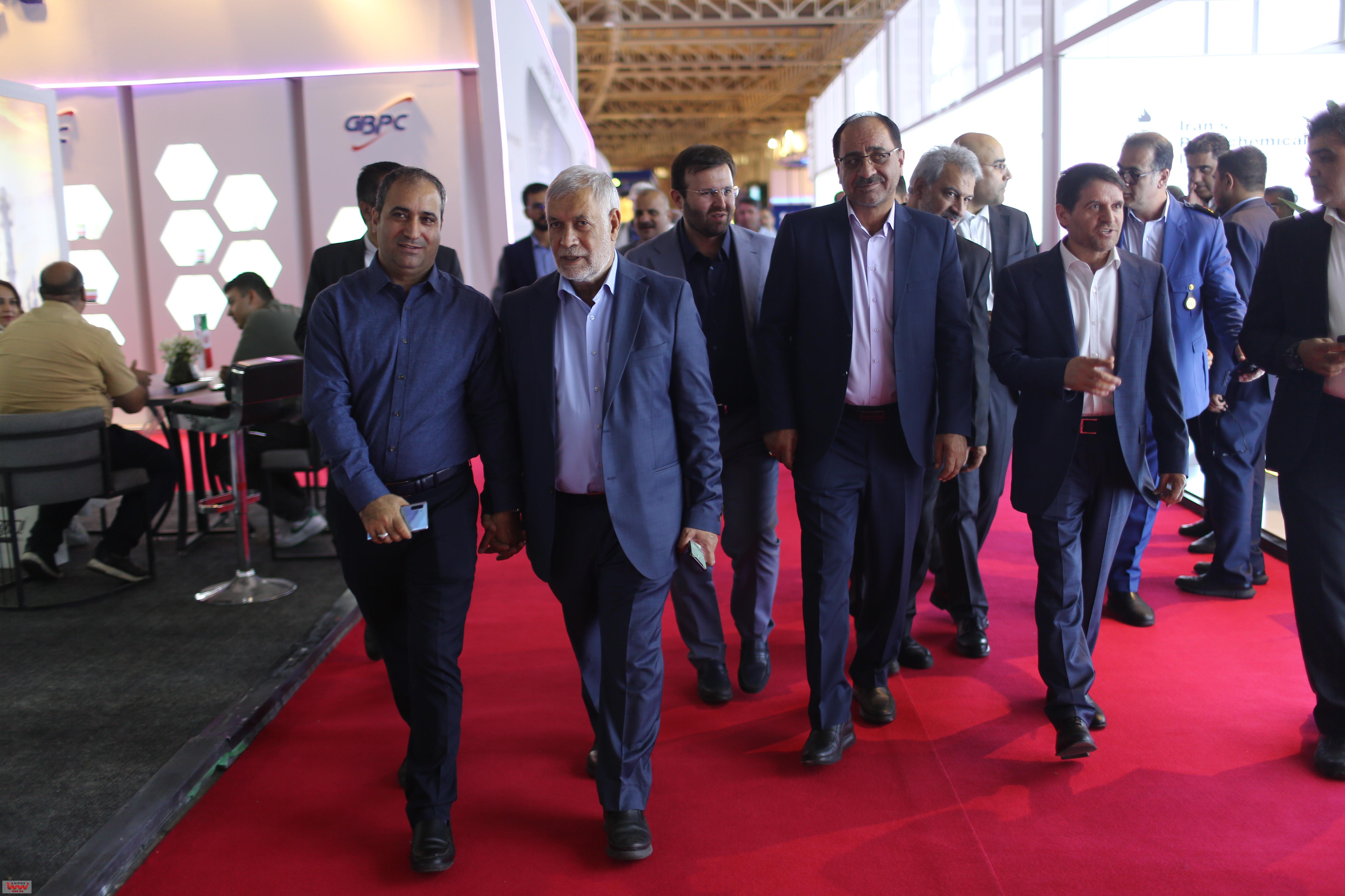 بازدید معاون وزیر نفت و مدیرعامل شرکت ملی صنایع پتروشیمی از سالن 8 و 9 و غرفه NPC 10