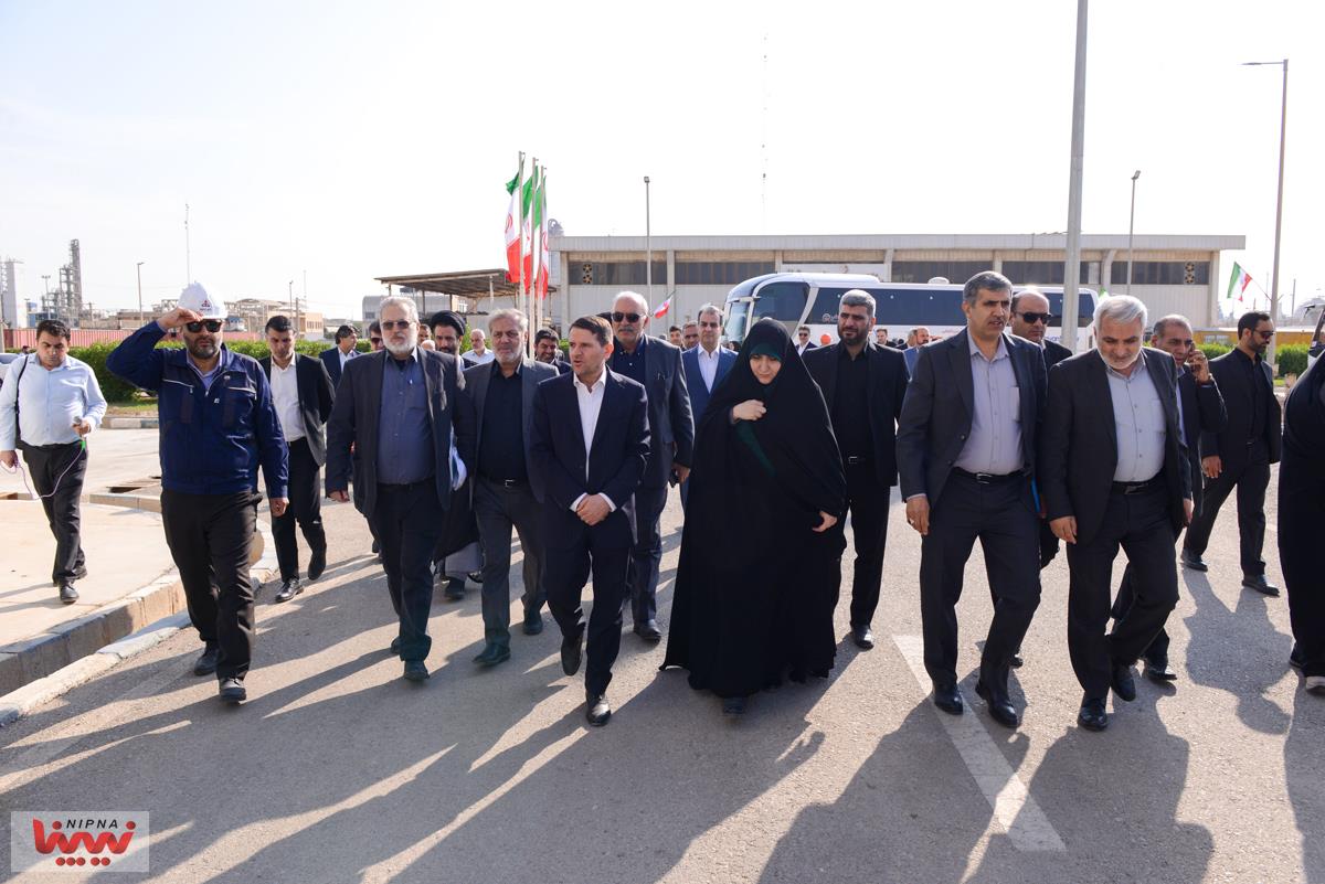 بازدید معاون وزیر نفت و مدیرعامل شرکت ملی صنایع پتروشیمی از شرکت پژوهش و فناوری ماهشهر 30