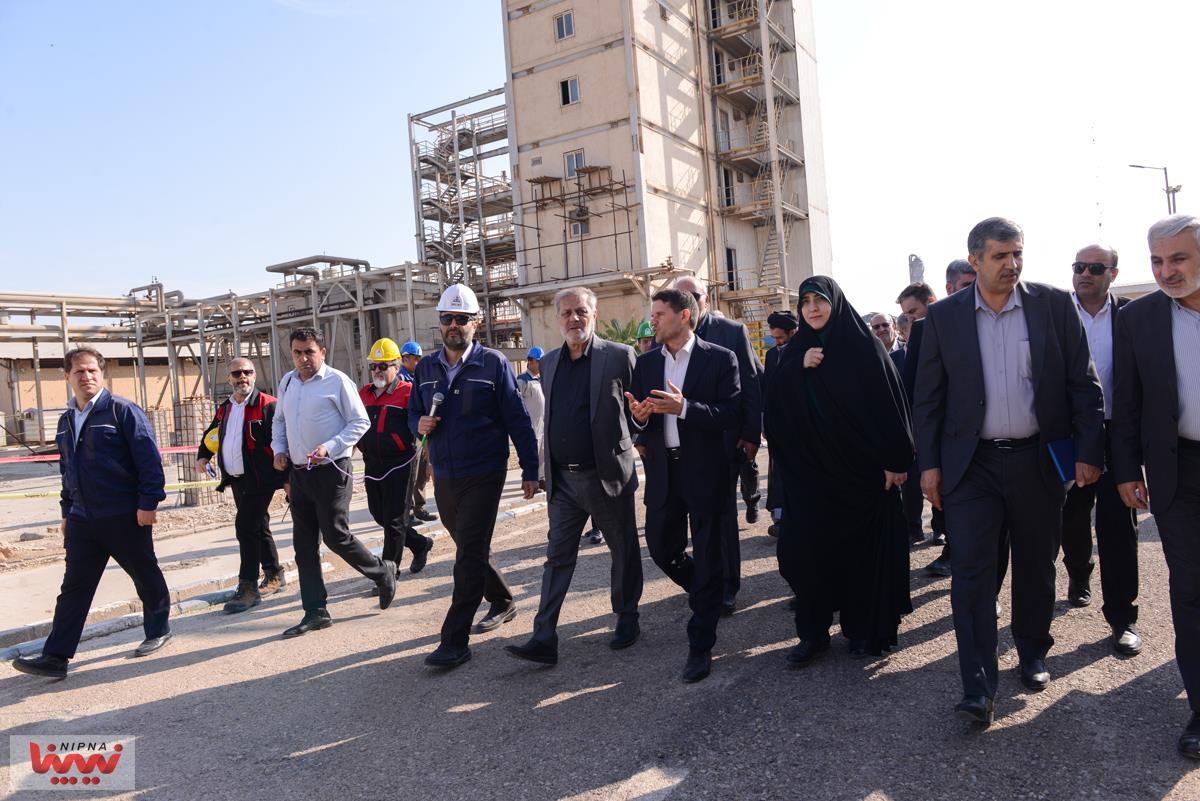 بازدید معاون وزیر نفت و مدیرعامل شرکت ملی صنایع پتروشیمی از شرکت پژوهش و فناوری ماهشهر 26
