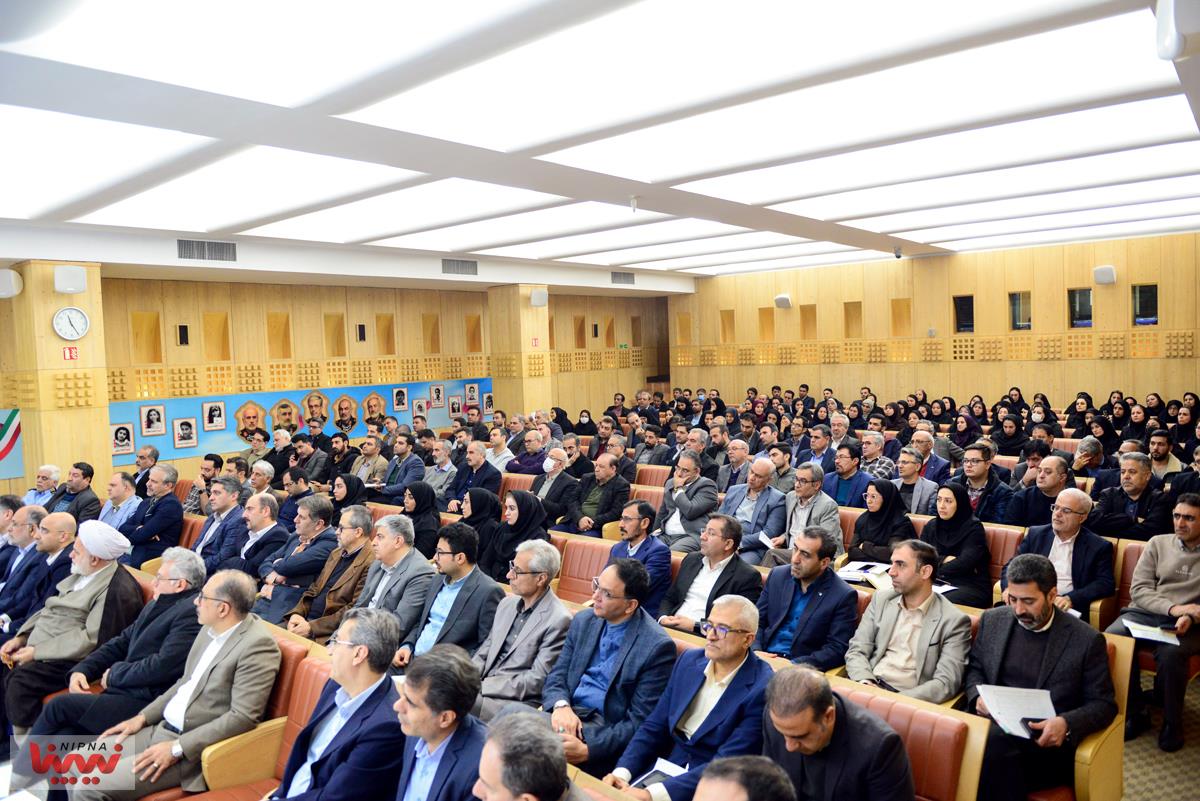 ملاقات عمومی و جلسه پرسش و پاسخ معاون وزیر نفت و مدیرعامل شرکت ملی صنایع پتروشیمی و مدیران  شرکت با کارکنان 9