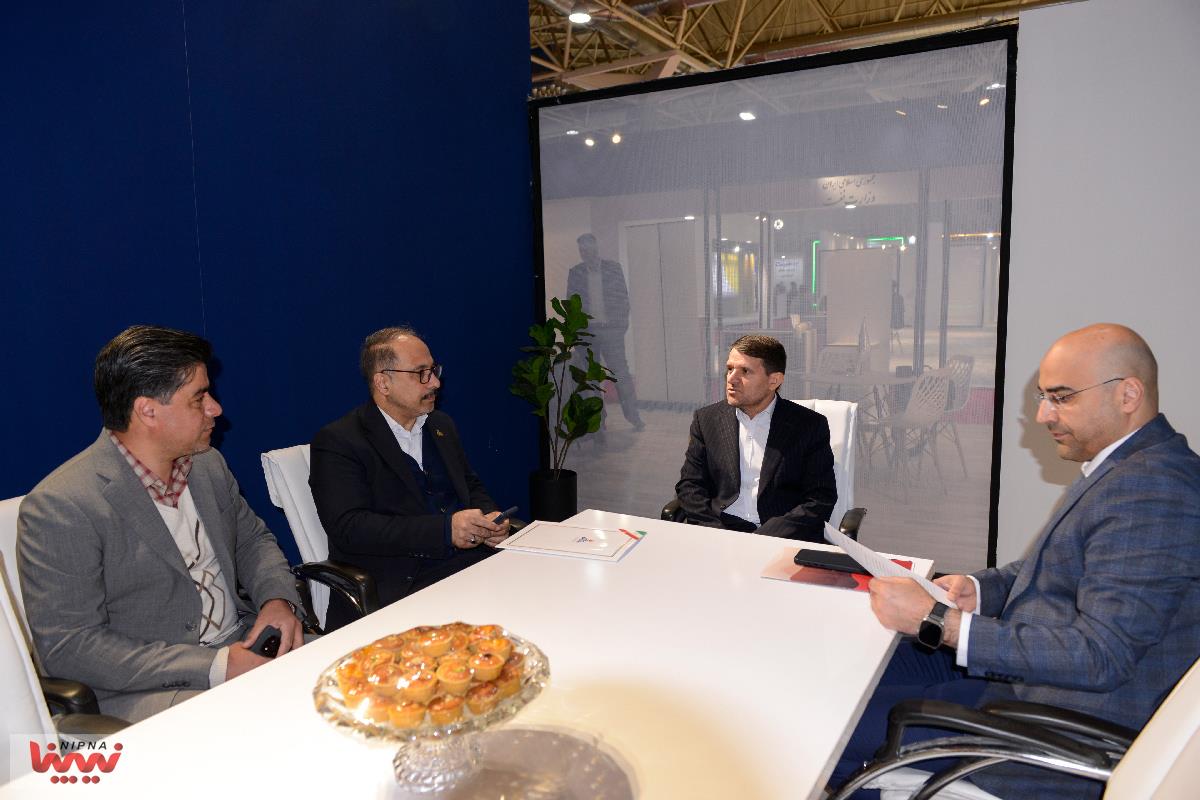 بازدید معاون وزیر نفت و مدیرعامل شرکت ملی صنایع پتروشیمی از نمایشگاه چرخه انرژی 15