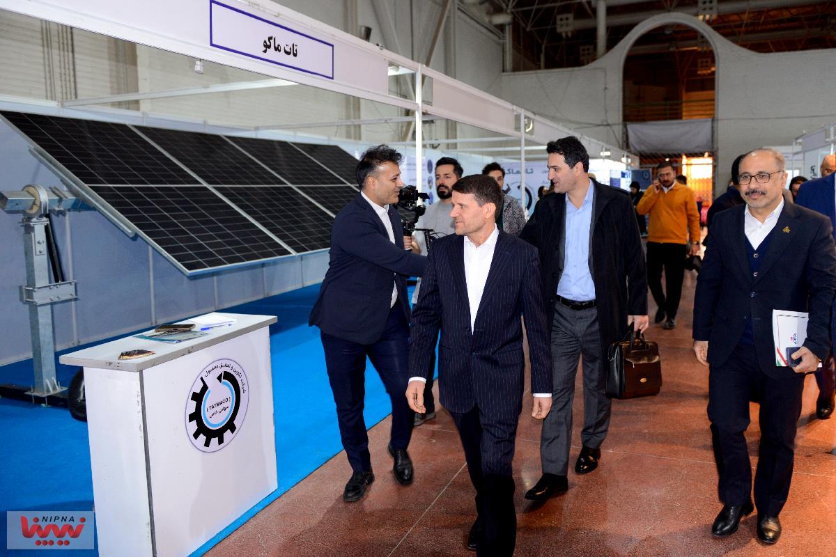 بازدید معاون وزیر نفت و مدیرعامل شرکت ملی صنایع پتروشیمی از نمایشگاه چرخه انرژی 11
