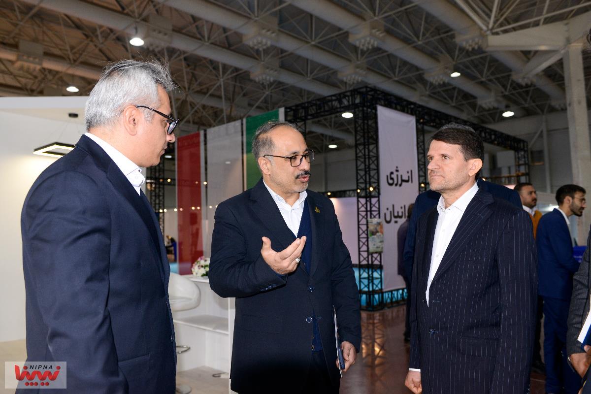 بازدید معاون وزیر نفت و مدیرعامل شرکت ملی صنایع پتروشیمی از نمایشگاه چرخه انرژی 7