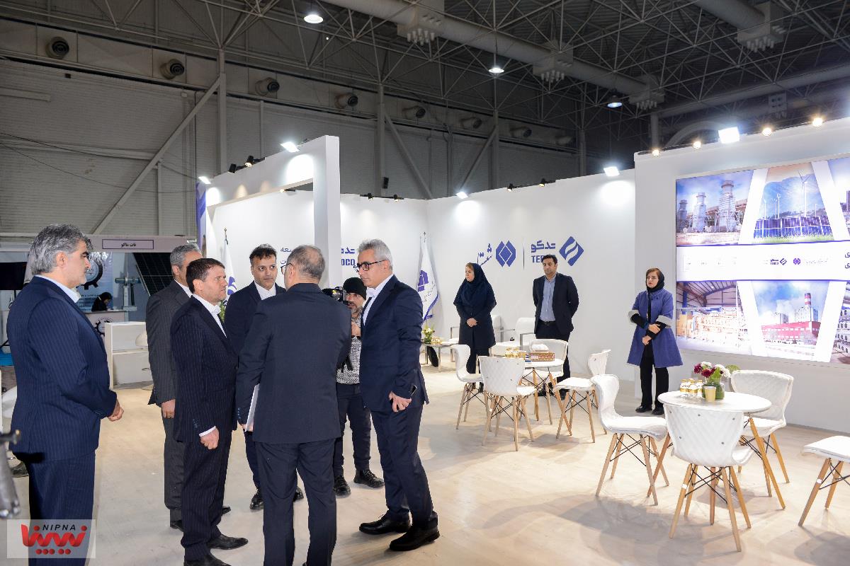 بازدید معاون وزیر نفت و مدیرعامل شرکت ملی صنایع پتروشیمی از نمایشگاه چرخه انرژی 6