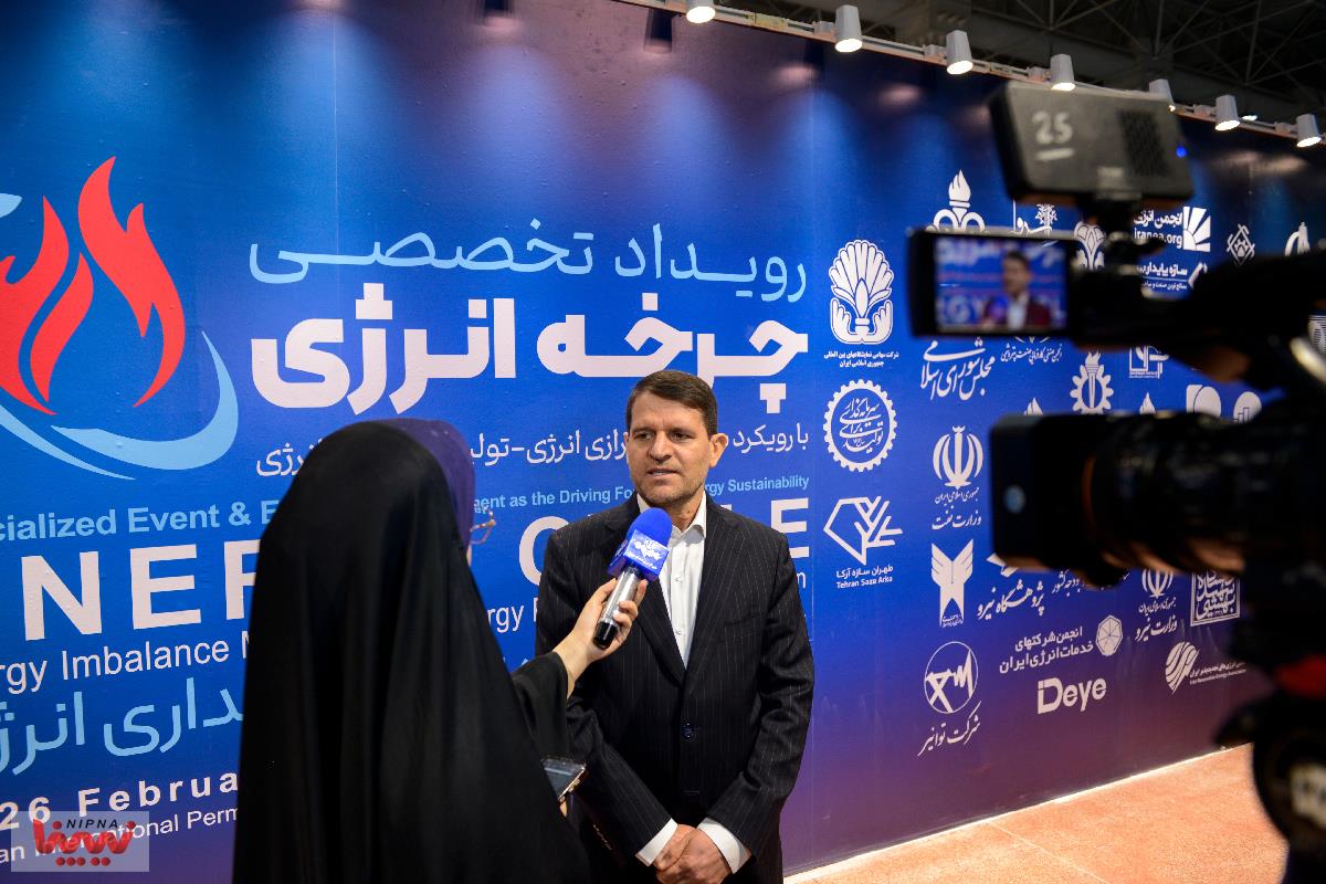 بازدید معاون وزیر نفت و مدیرعامل شرکت ملی صنایع پتروشیمی از نمایشگاه چرخه انرژی 2