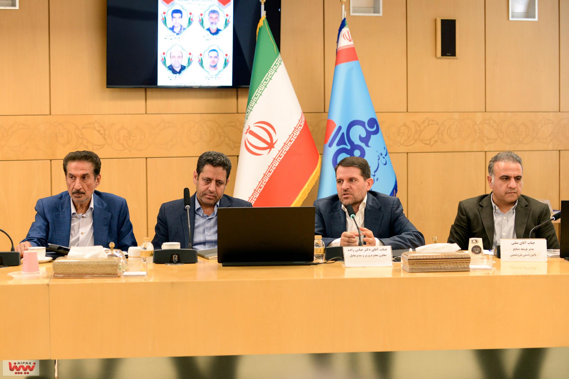 نشست معاون وزیر نفت با انجمن ها و تشکل های صنایع پایین دستی 9