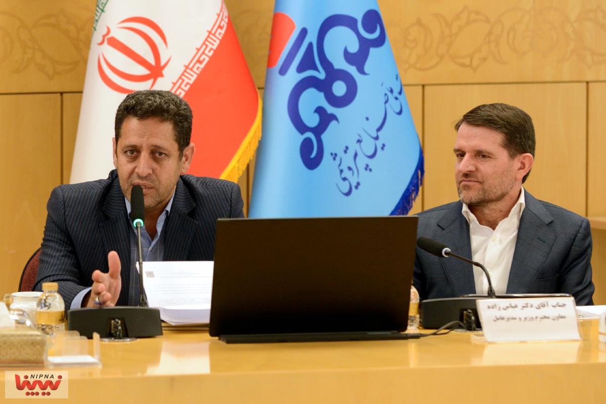 نشست معاون وزیر نفت با انجمن ها و تشکل های صنایع پایین دستی 4
