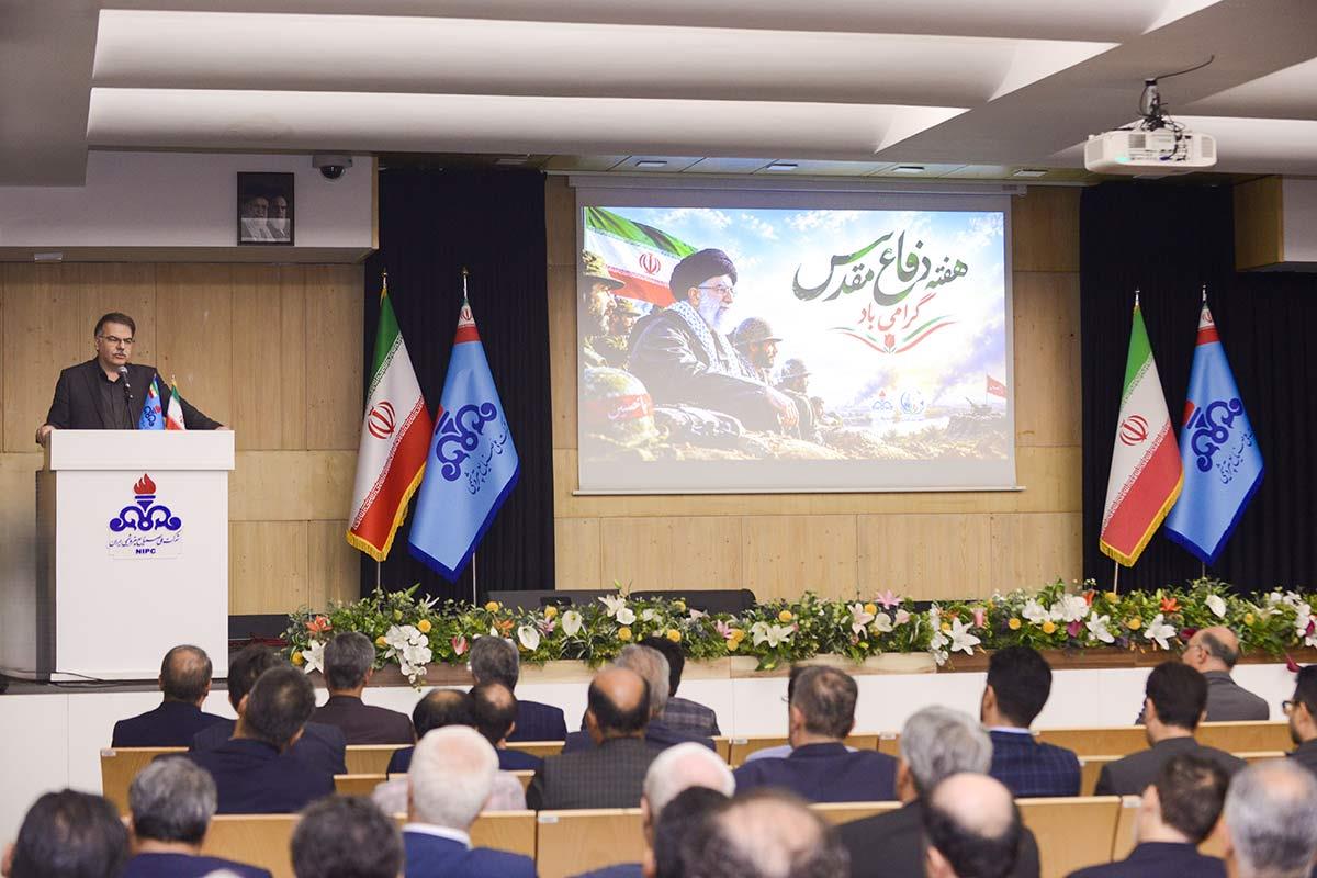صنعت نفت و پتروشیمی خط مقدم جهاد اقتصادی است