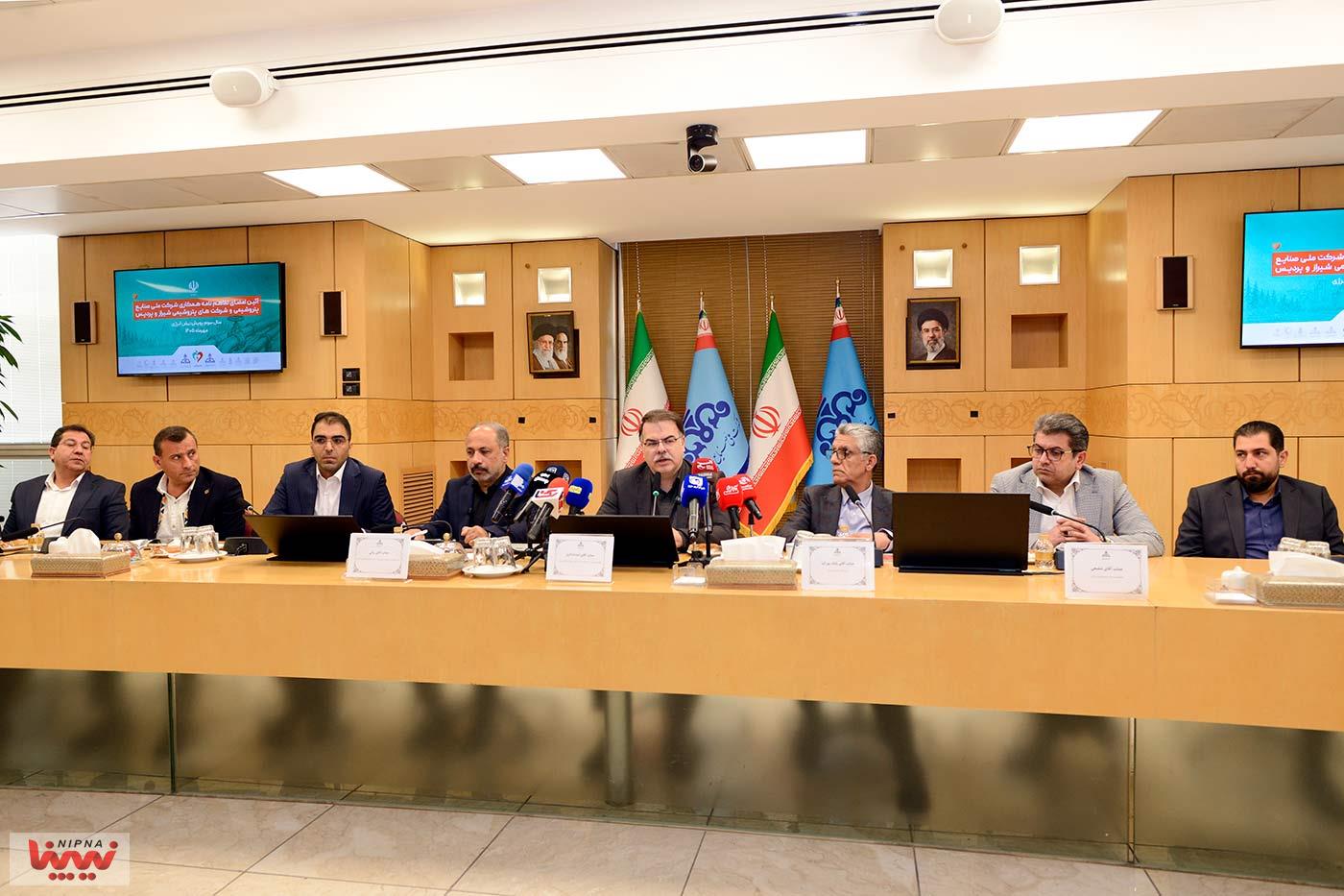 مراسم امضا تفاهم نامه و رونمایی از کتاب پویش نبض انرژی 15